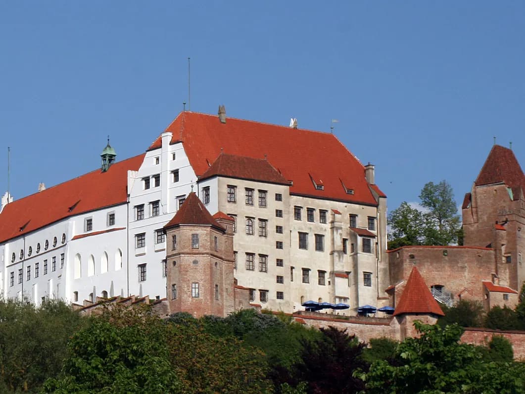 Landshut: eine Höhenburg über der Altstadt an der Isar