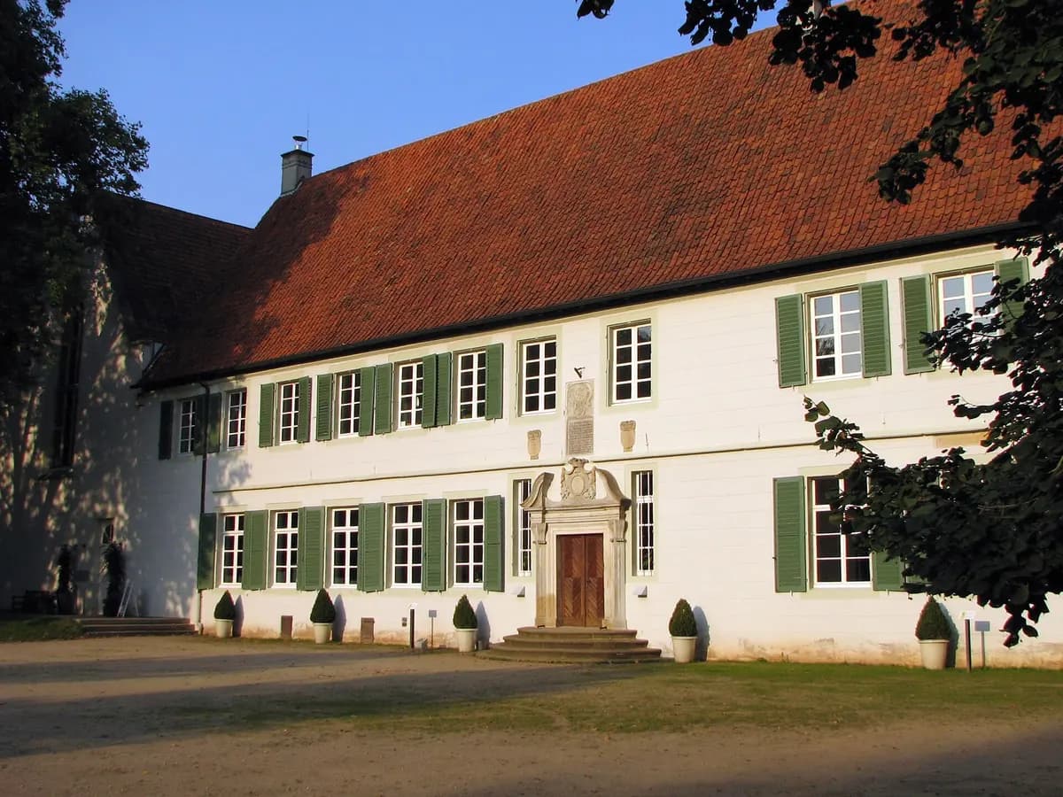 Rheine: eine barocke Klosteranlage mit Wassergraben und Park