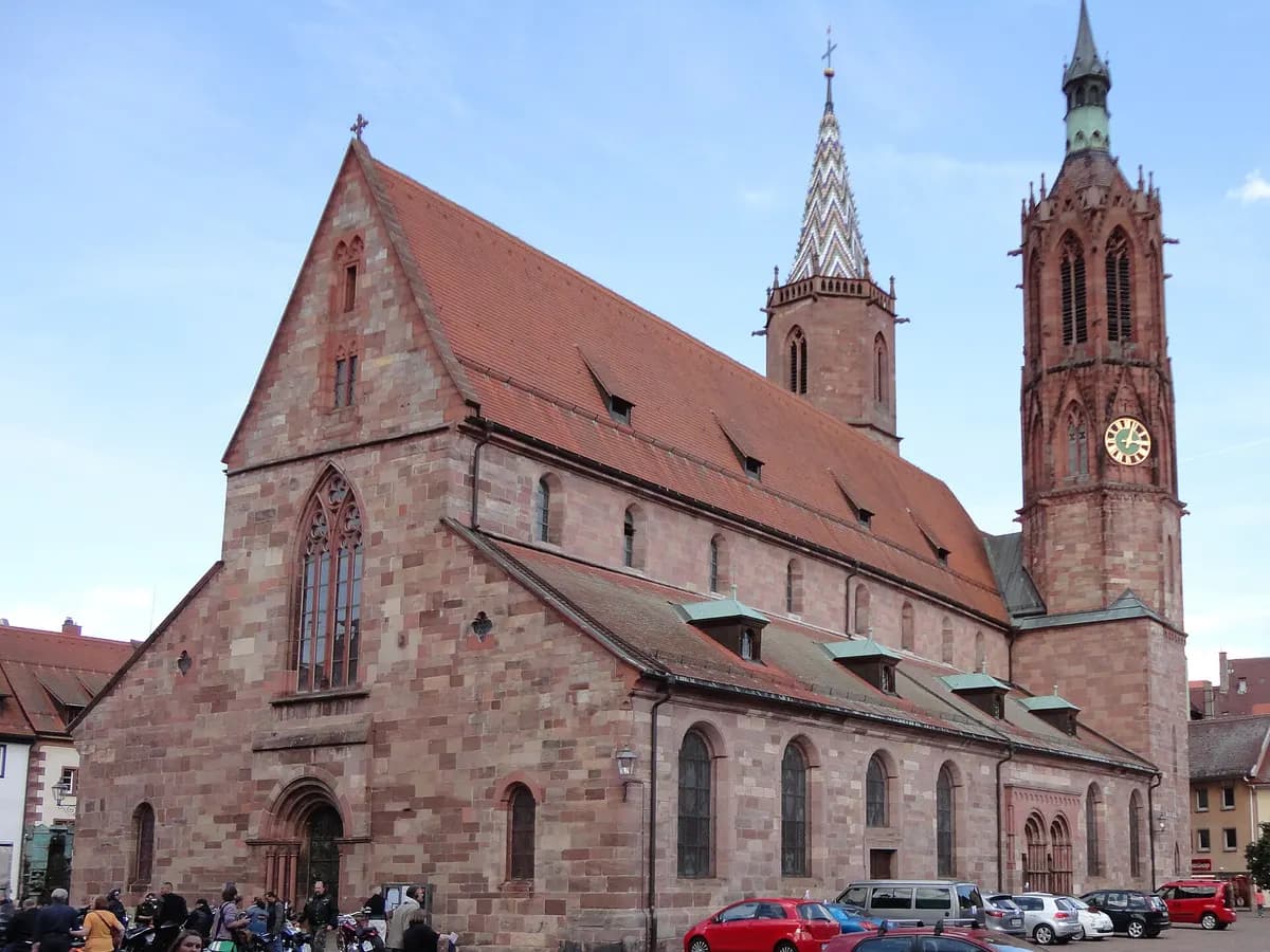 Villingen-Schwenningen: ein romanisches Münster mit zwei ungleichen Türmen