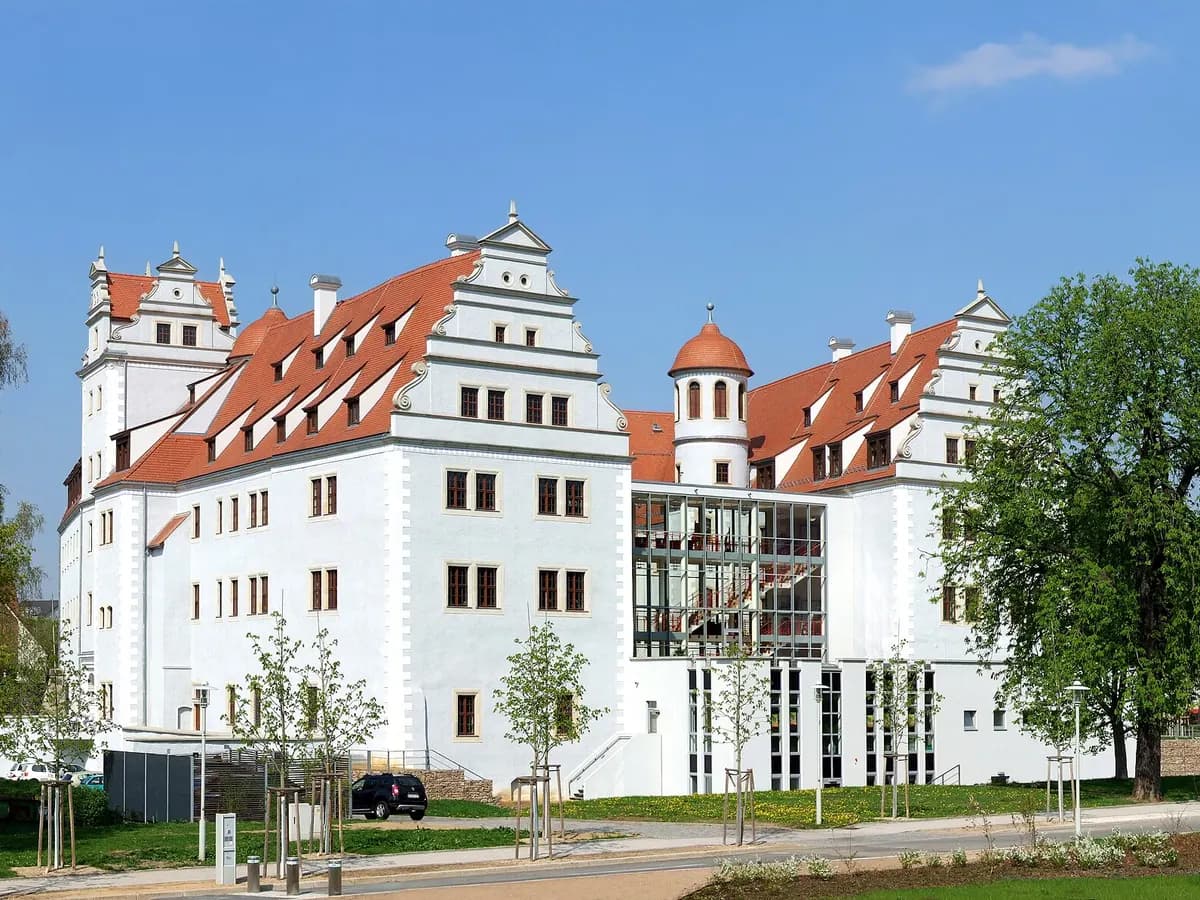 Zwickau: eine spätgotische Hallenkirche mit hohem Turm am Markt