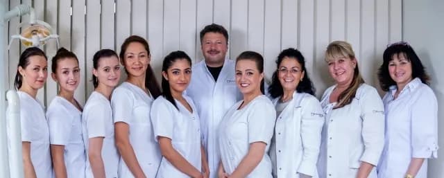 Dr. Ilia Tavrovski — Foto aus dem Google-Eintrag der Praxis
