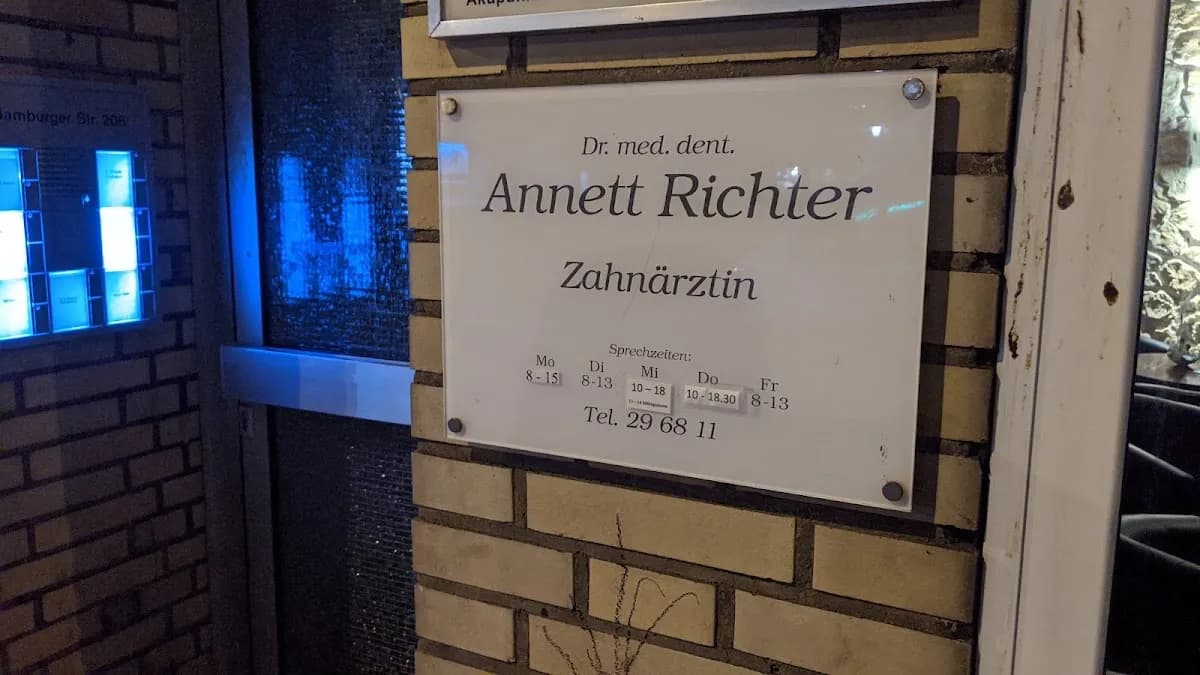 Frau Dr. med. dent. Annett Richter — Foto aus dem Google-Eintrag der Praxis