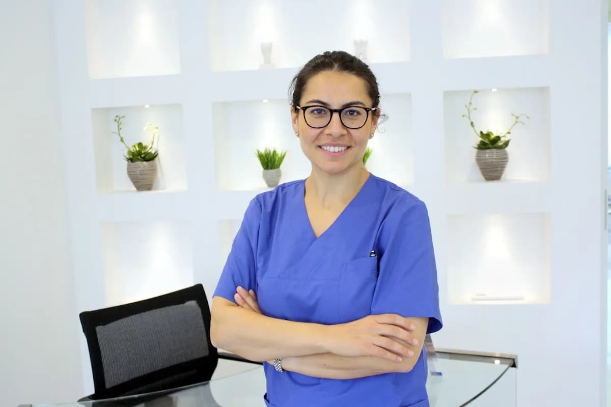 Frau Dr. med. dent. Leyla Caglar-Boger — Foto aus dem Google-Eintrag der Praxis