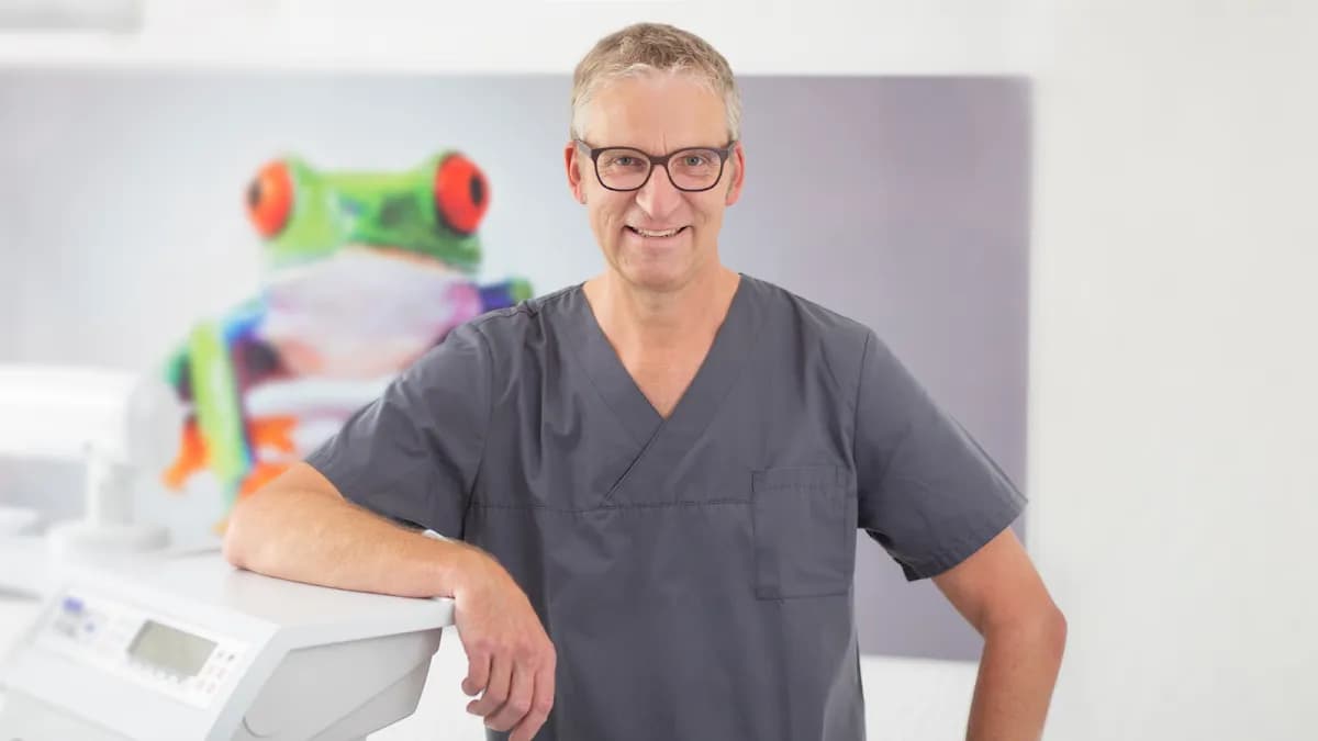 Herr Dr. med. dent. Axel Vieler — Foto aus dem Google-Eintrag der Praxis