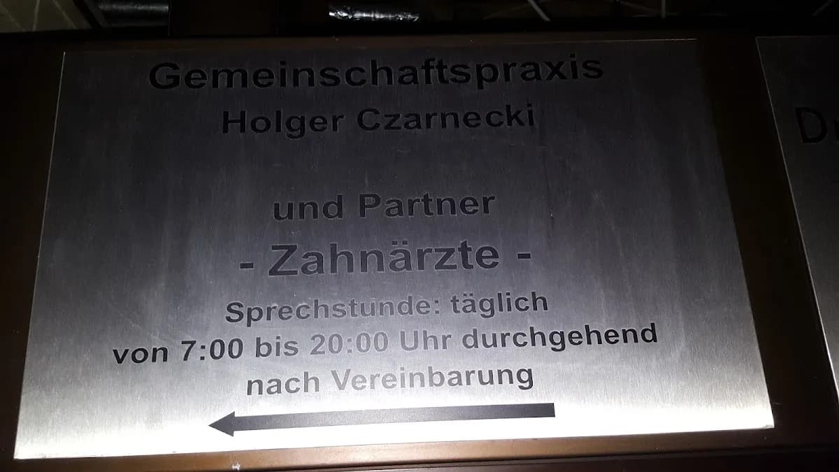 Holger Czarnecki — Foto aus dem Google-Eintrag der Praxis