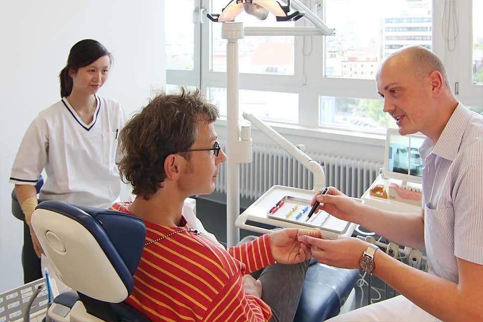 Zahnärzte am Nollendorfplatz — Foto aus dem Google-Eintrag der Praxis