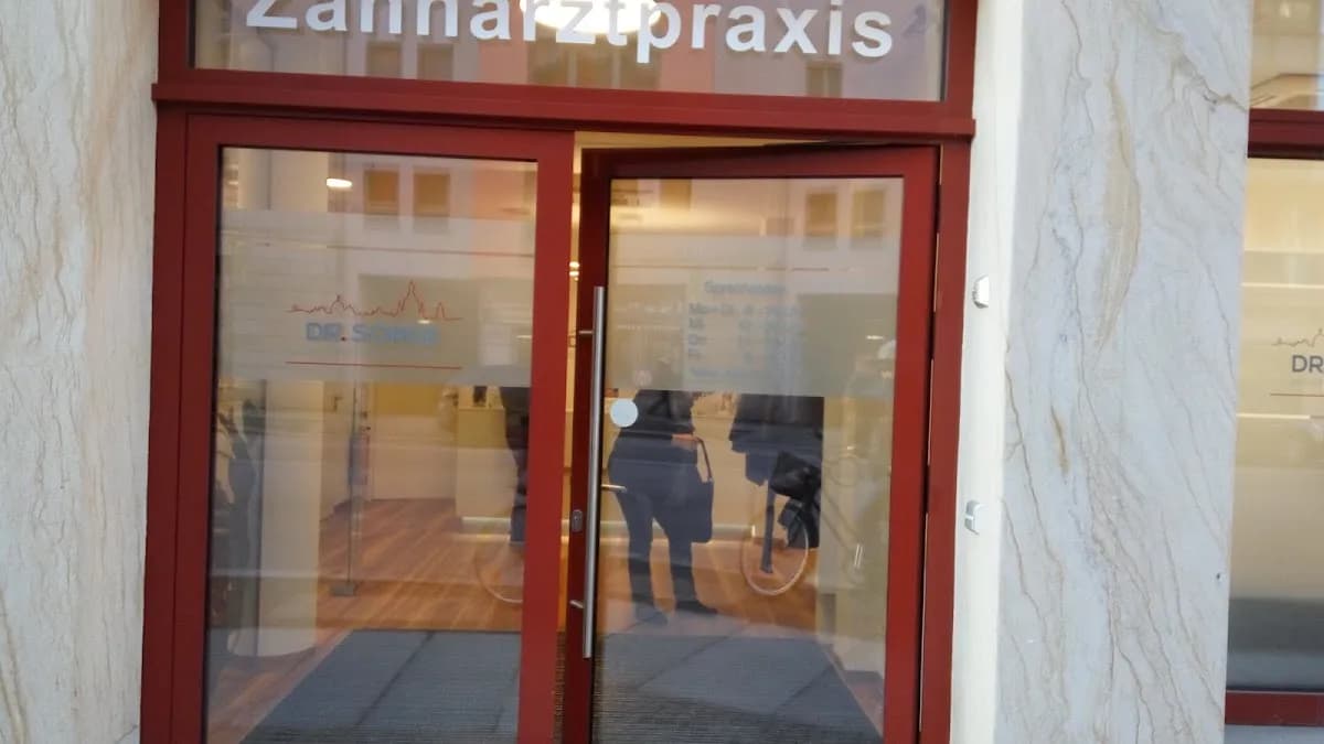 Zahnärztin Dr. Cornelia Sorge — Foto aus dem Google-Eintrag der Praxis