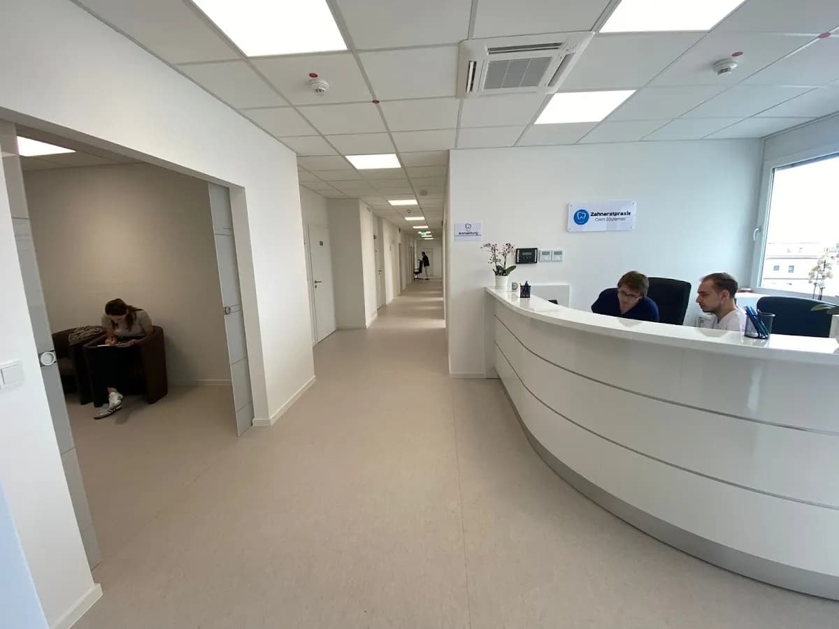 Zahnarztpraxis Cem Söylemez — Foto aus dem Google-Eintrag der Praxis