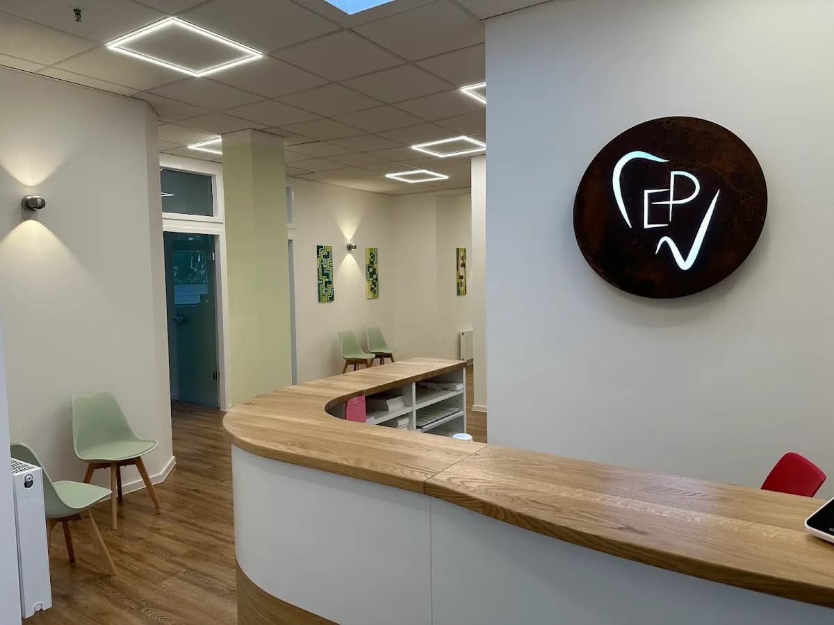 Zahnarztpraxis Dr. Evan Powilleit — Foto aus dem Google-Eintrag der Praxis