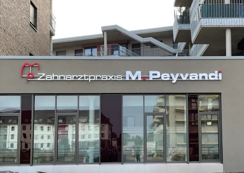 Zahnarztpraxis Peyvandi — Foto aus dem Google-Eintrag der Praxis