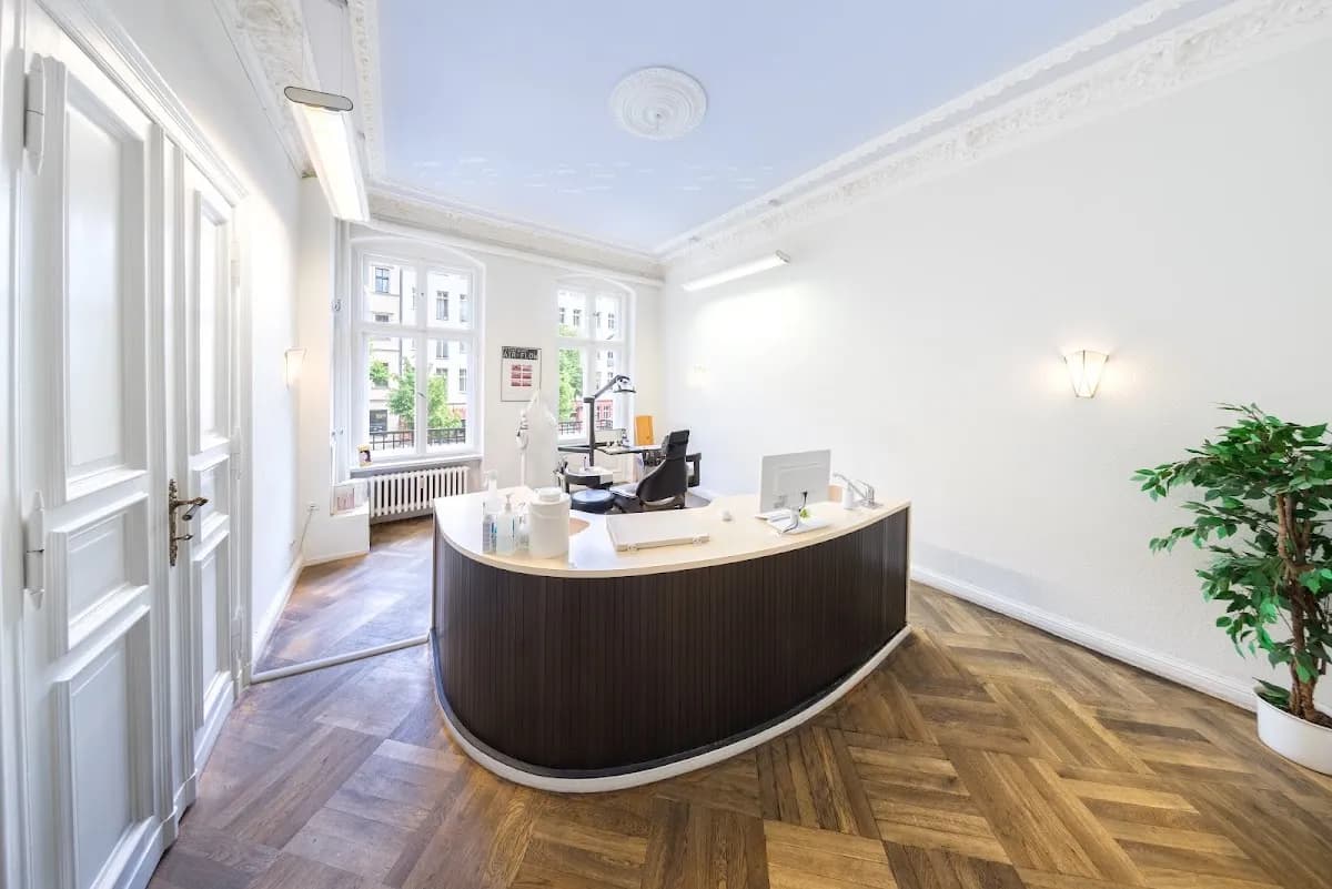 ZAHNZENTRUM KREUZBERG — Foto aus dem Google-Eintrag der Praxis