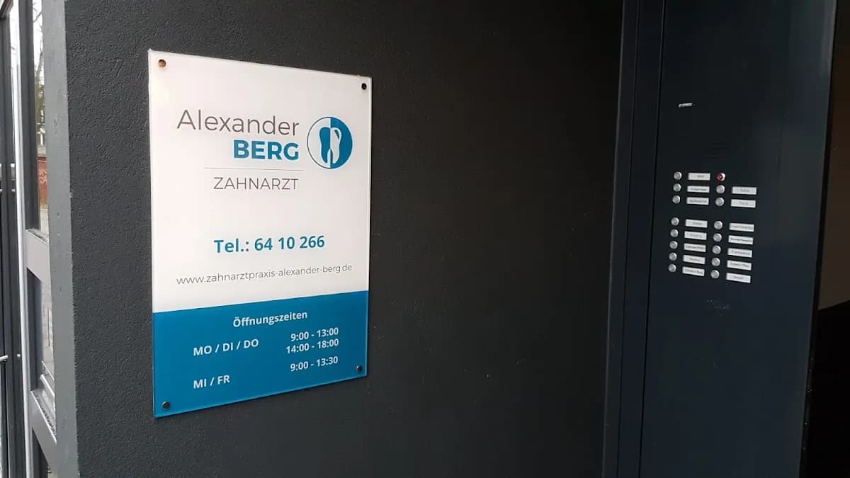 Alexander Berg — Foto aus dem Google-Eintrag der Praxis