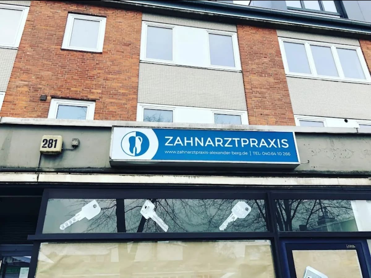 Alexander Berg — Foto aus dem Google-Eintrag der Praxis