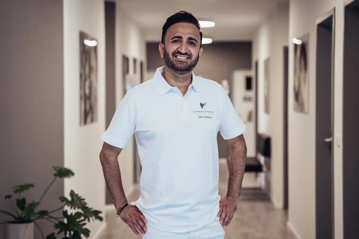 Arian Shahriari — Foto aus dem Google-Eintrag der Praxis