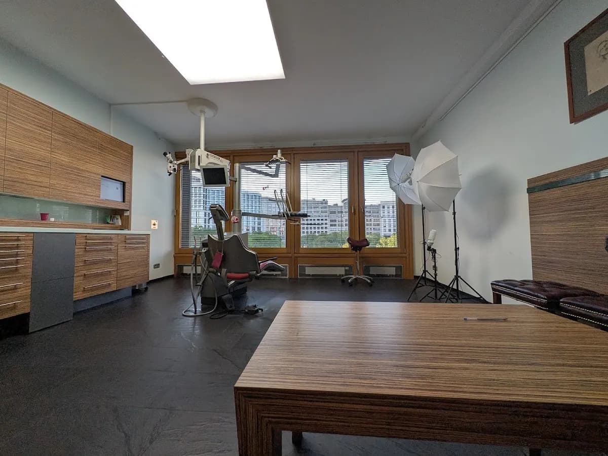 Berlin-Klinik Medizinmanagement Implantate & Vollnarkose Zahnbehandlung — Foto aus dem Google-Eintrag der Praxis