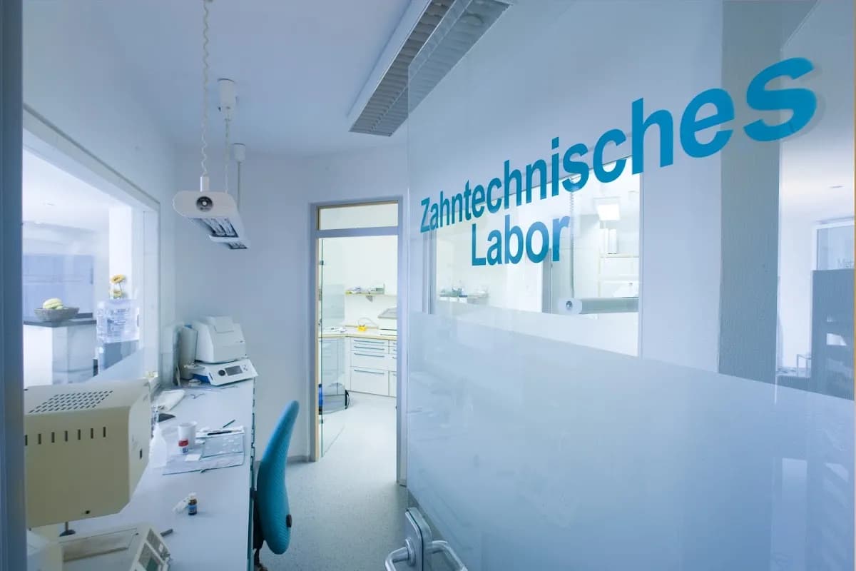 DEIN DENTAL Praxisklinik Mülheim — Foto aus dem Google-Eintrag der Praxis
