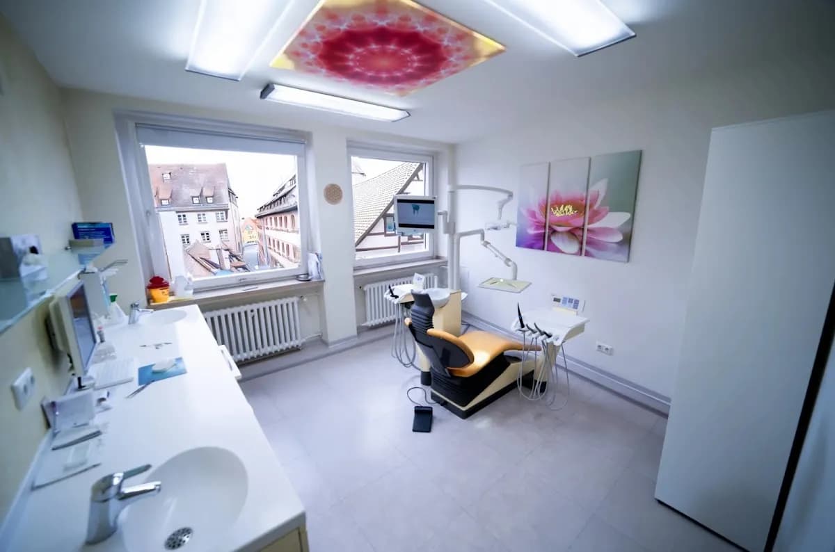 dental atelier - Dmitri Tanurcov — Foto aus dem Google-Eintrag der Praxis