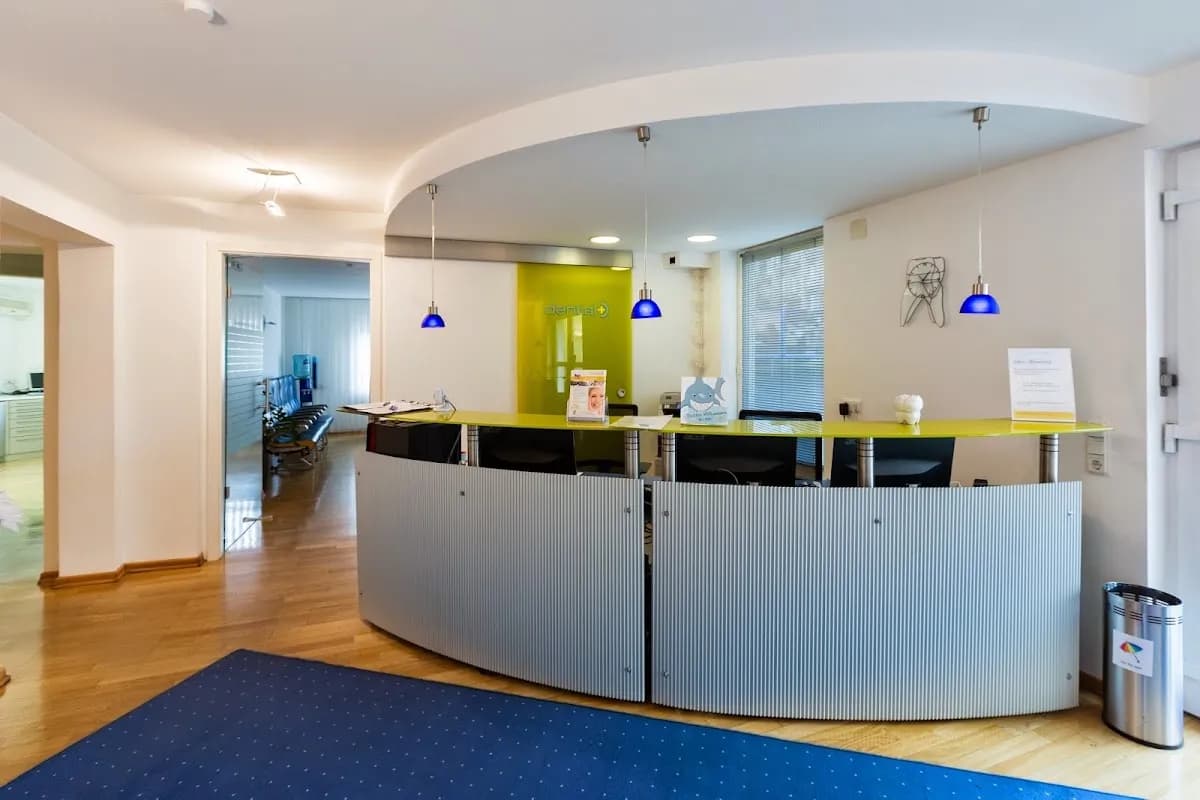 Dentalplus Medizinisches Versorgungszentrum (MVZ) — Foto aus dem Google-Eintrag der Praxis