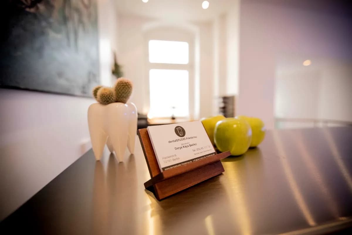 dentalSTUDIO Friedenau Zahnärztin Derya Kaya Balikci — Foto aus dem Google-Eintrag der Praxis