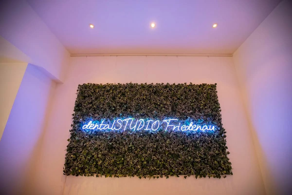 dentalSTUDIO Friedenau Zahnärztin Derya Kaya Balikci — Foto aus dem Google-Eintrag der Praxis
