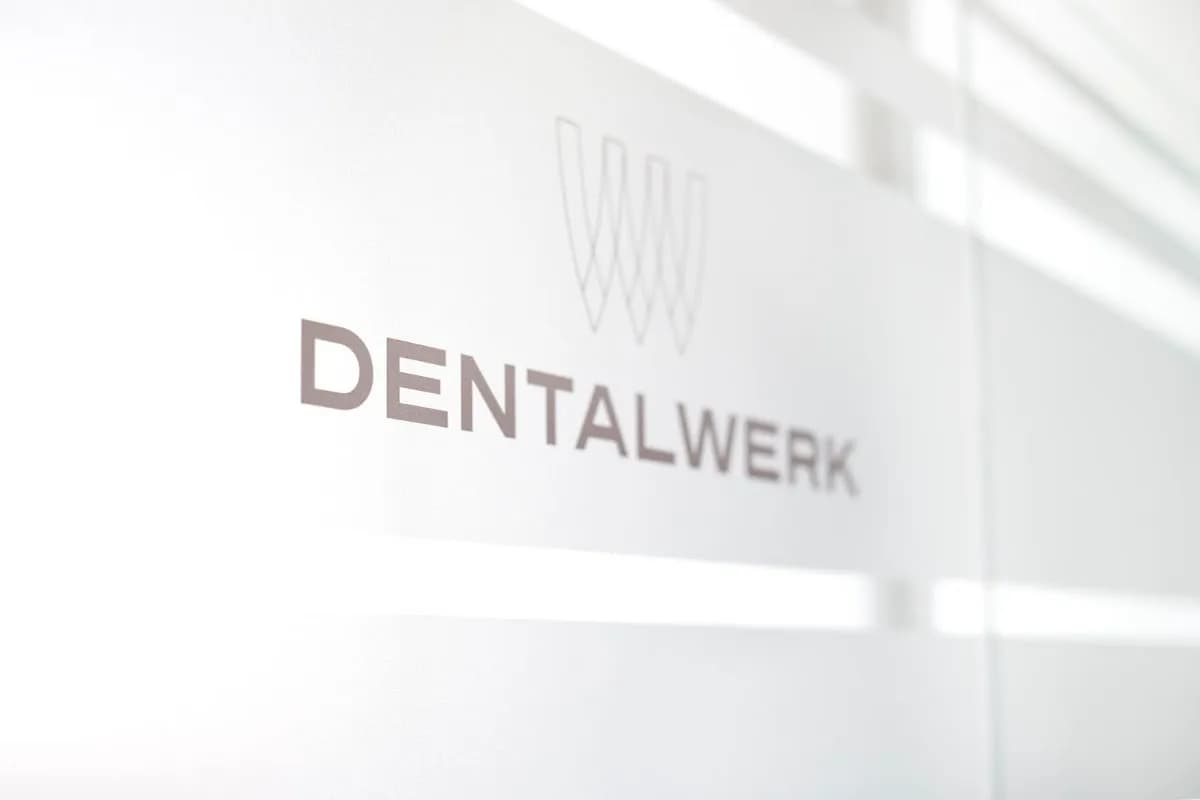 DENTALWERK - Fachzahnärztliche Praxisklinik- Dr. Joel Nettey-Marbell & Kollegen — Foto aus dem Google-Eintrag der Praxis