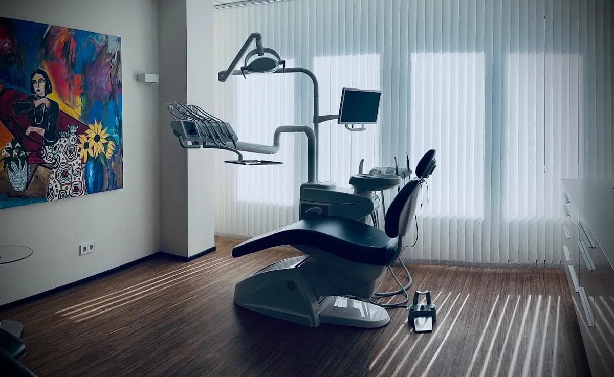 DENTAVITA - Zahnarzt Mannheim - Zahnästhetik pur - Zahnimplantate - Dr. Sabah Amir Hoshang — Foto aus dem Google-Eintrag der Praxis