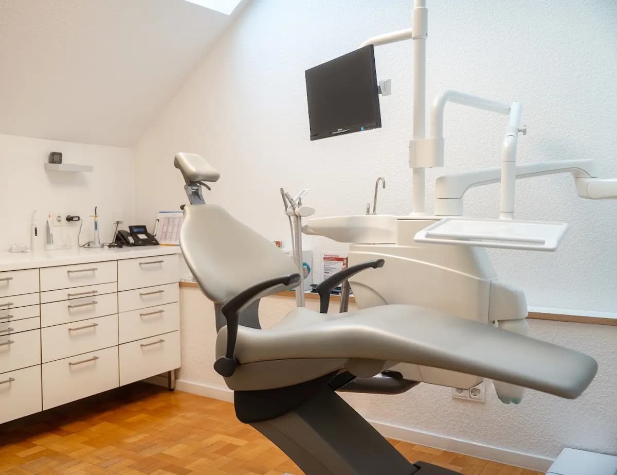 DENTsuva Düsseldorf (Bilk) | Zahnarzt — Foto aus dem Google-Eintrag der Praxis