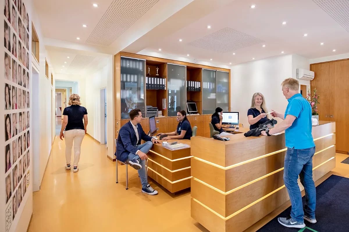 Die Zahnärzte, MVZ Turmstraße, Stratmann & Damaskos — Foto aus dem Google-Eintrag der Praxis