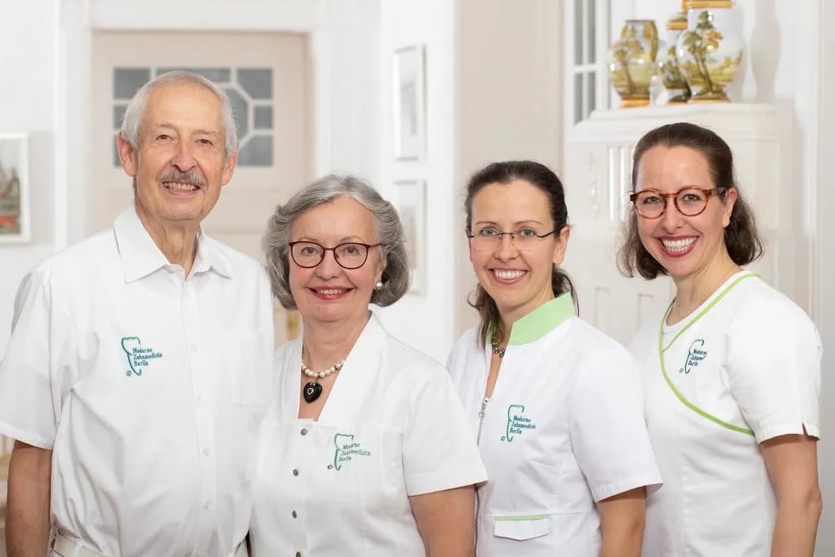 Die Zahnarztfamilie am Kaiserdamm / Dres. Zimny, Dr. Zimny-Schattling und Kollegen — Foto aus dem Google-Eintrag der Praxis