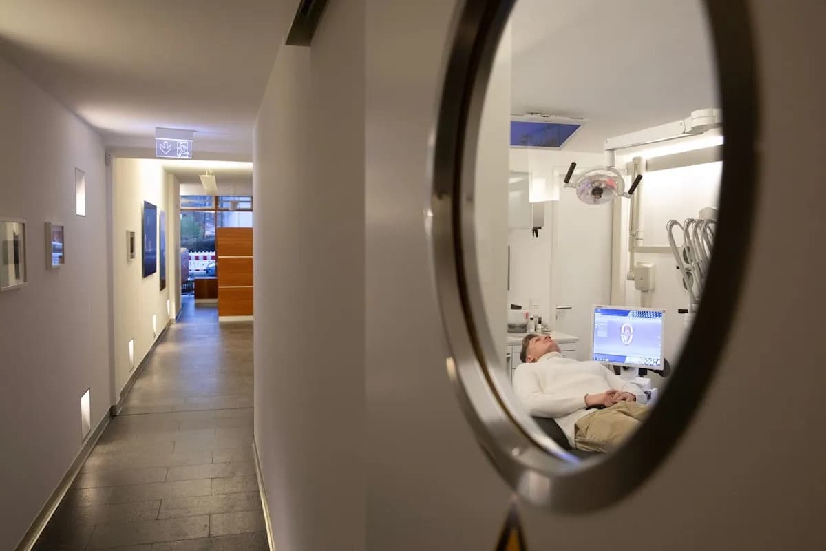 diPura Zahnklinik — Foto aus dem Google-Eintrag der Praxis