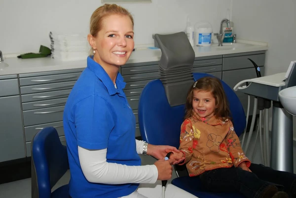 Dr. Carolin Schneider, Zahnärztin — Foto aus dem Google-Eintrag der Praxis