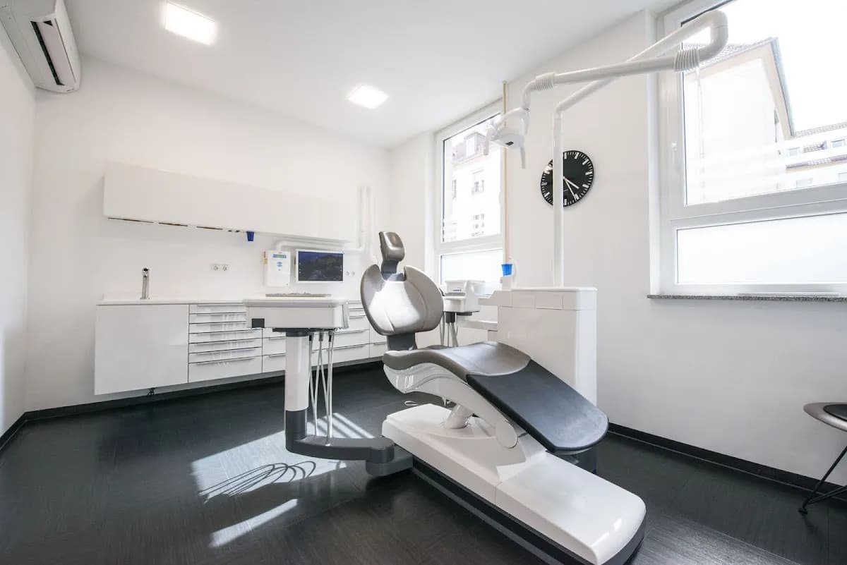 Dr. Christian Döring — Foto aus dem Google-Eintrag der Praxis