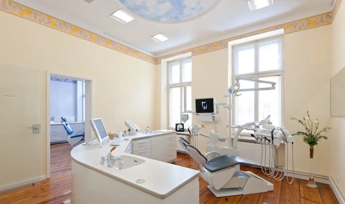 Dr. Dana Weigel - Spezialist für Ästhetik und Funktion in der Zahnmedizin (DGÄZ) - Berlin — Foto aus dem Google-Eintrag der Praxis