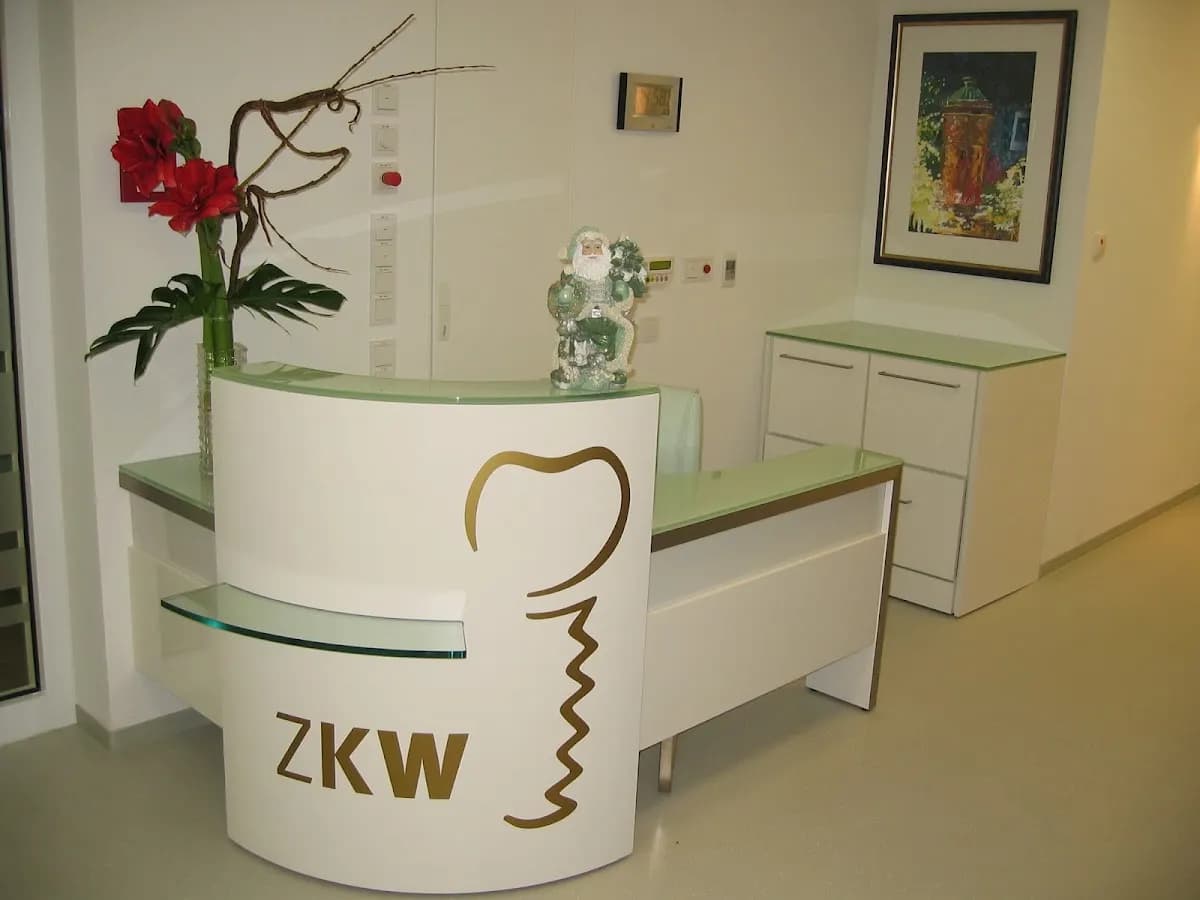 Dr. Dr. Andreas Valentin Tagesklinik für Oralchirurgie, Zentrum für craniomandibuläre Dysfunktionen Westpflaz ZCW — Foto aus dem Google-Eintrag der Praxis