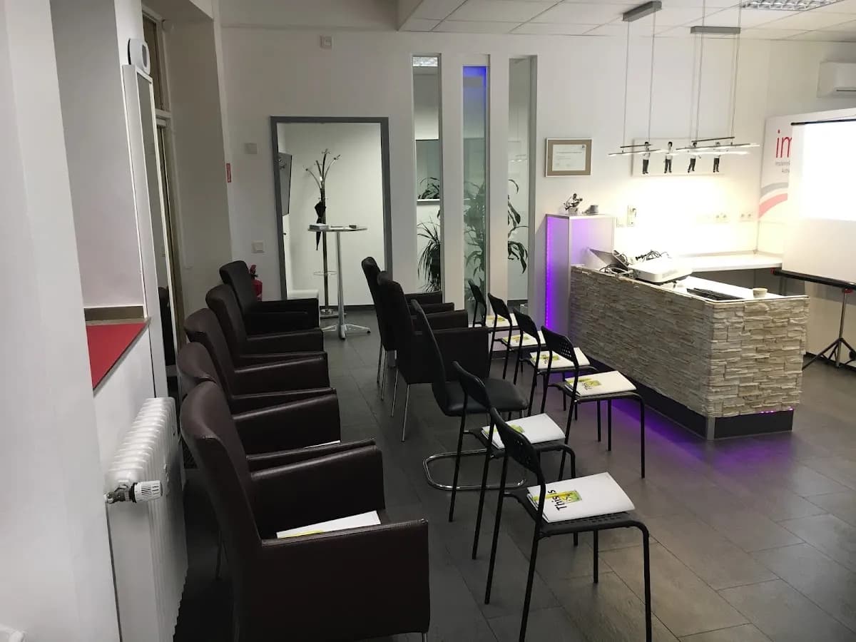 Dr. Dr. Hakan Tastan Impadia – Spezialist für Zahnimplantate & Kieferchirurgie Köln — Foto aus dem Google-Eintrag der Praxis
