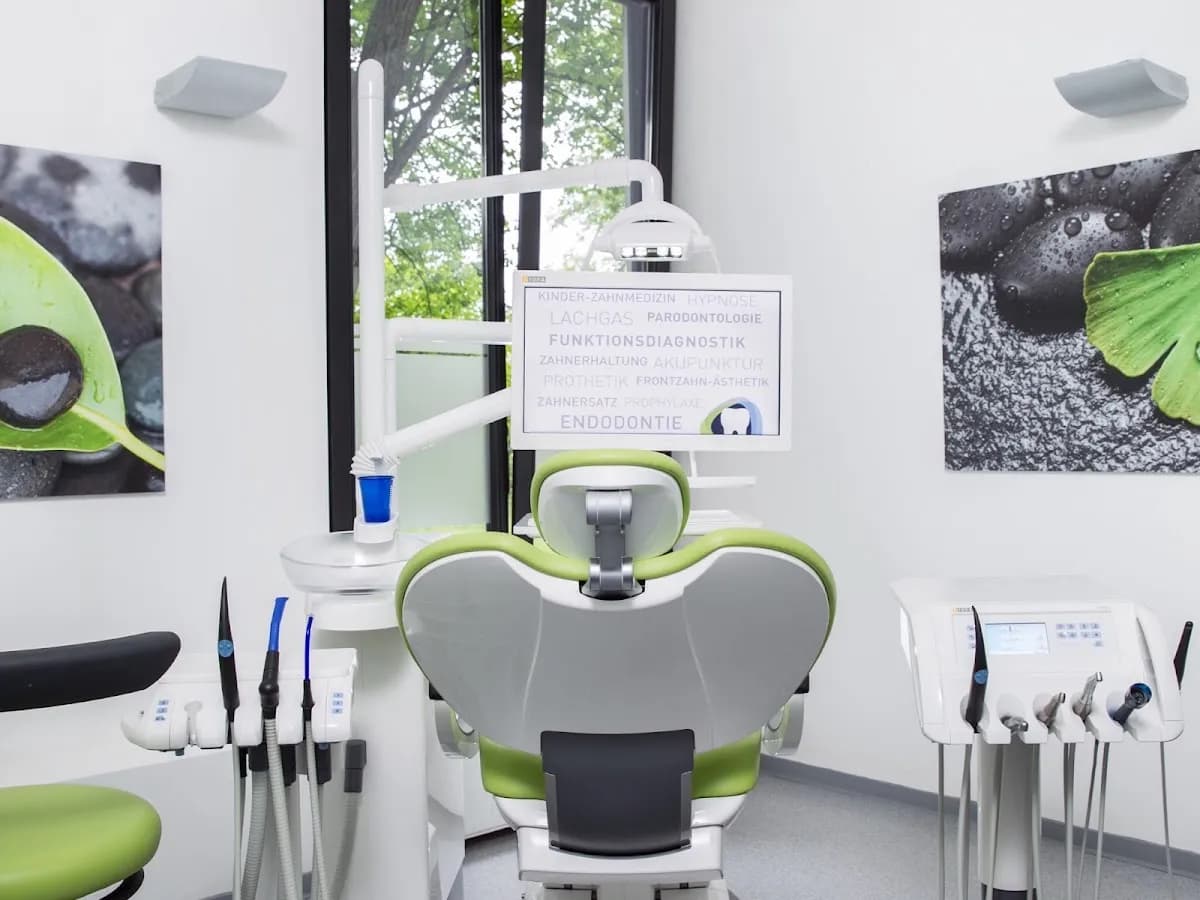Dr. Felix Kölpin — Foto aus dem Google-Eintrag der Praxis