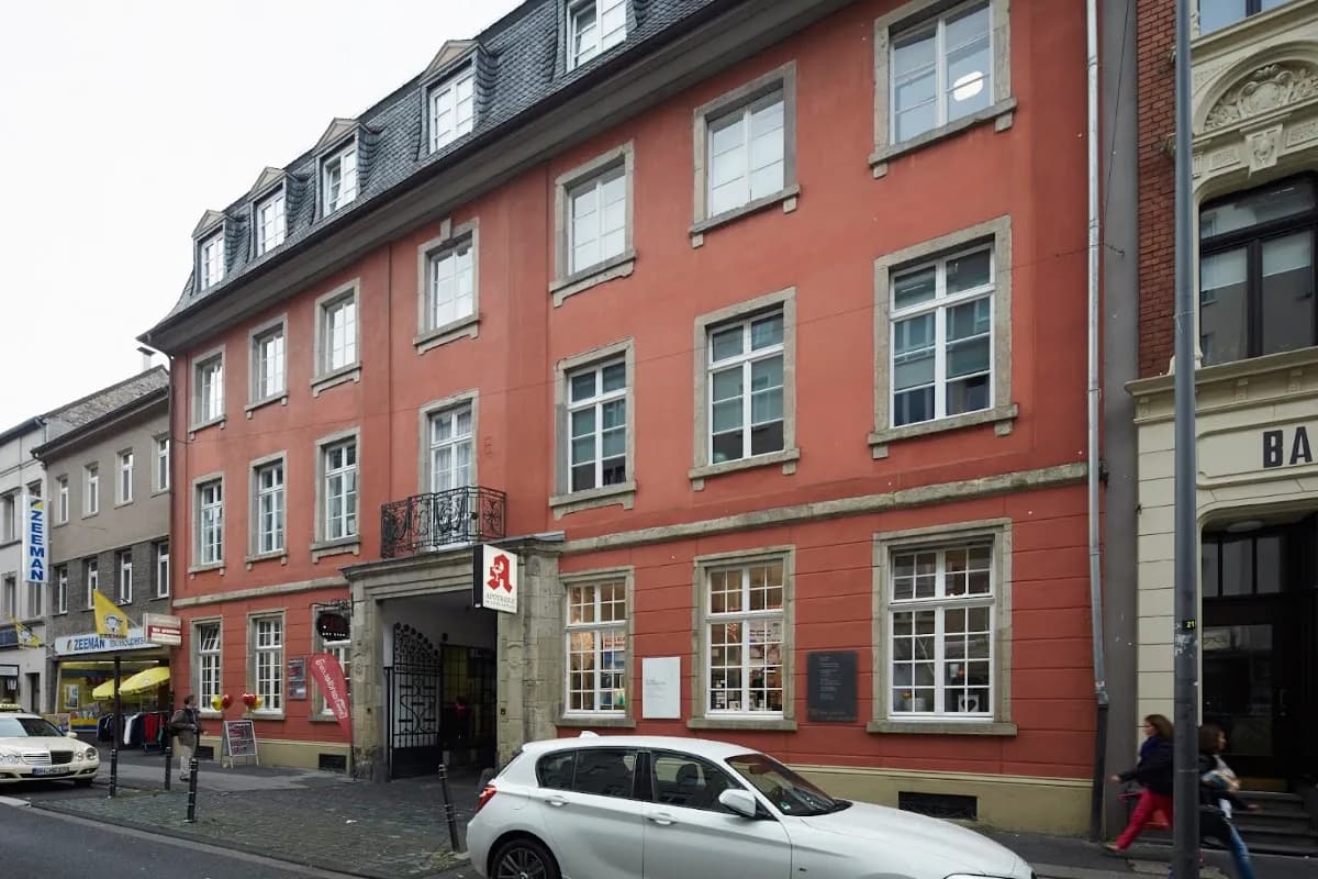 Dr. Ganß + Kollegen - Zahnarztpraxis für Implantologie & hochwertige Zahnbehandlung — Foto aus dem Google-Eintrag der Praxis