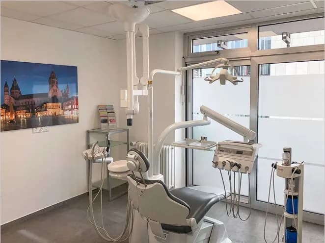 Dr. Heidi Scarlat — Foto aus dem Google-Eintrag der Praxis
