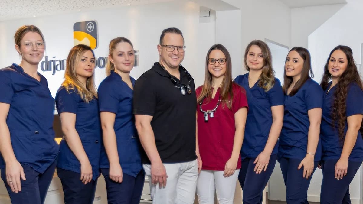 Dr. Jan Grabowski — Foto aus dem Google-Eintrag der Praxis