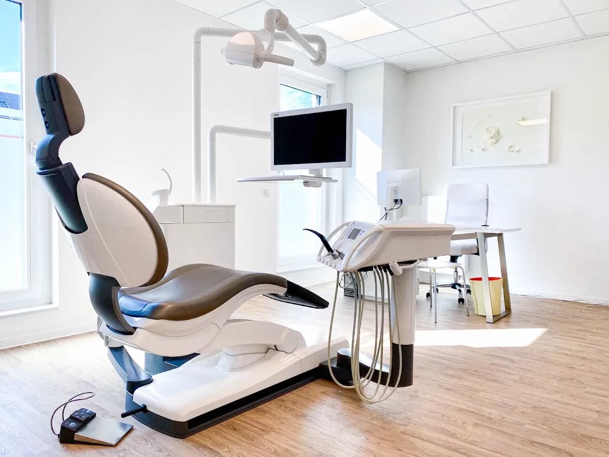 Dr. Kim Schulz | Zahnmedizin mit Empathie und Expertise — Foto aus dem Google-Eintrag der Praxis