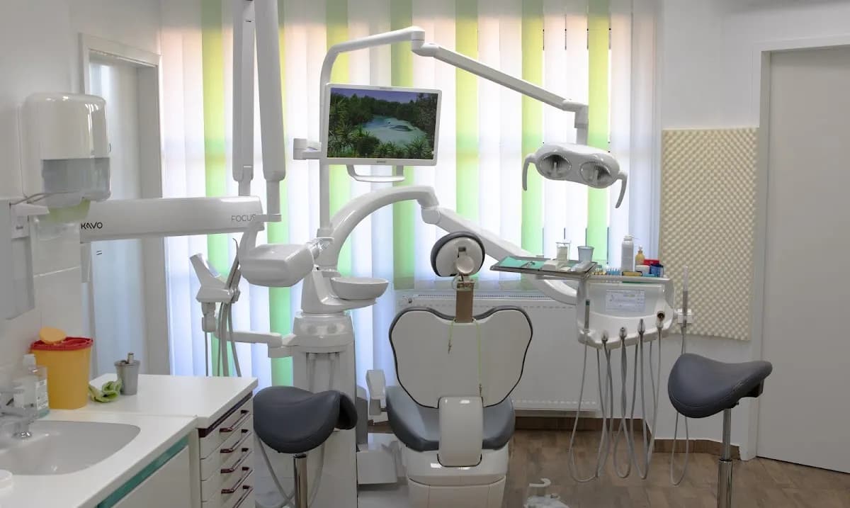 Dr. M.SC. Kamal Louh - Zahnarzt, Fachzahnarzt für Oralchirurgie — Foto aus dem Google-Eintrag der Praxis