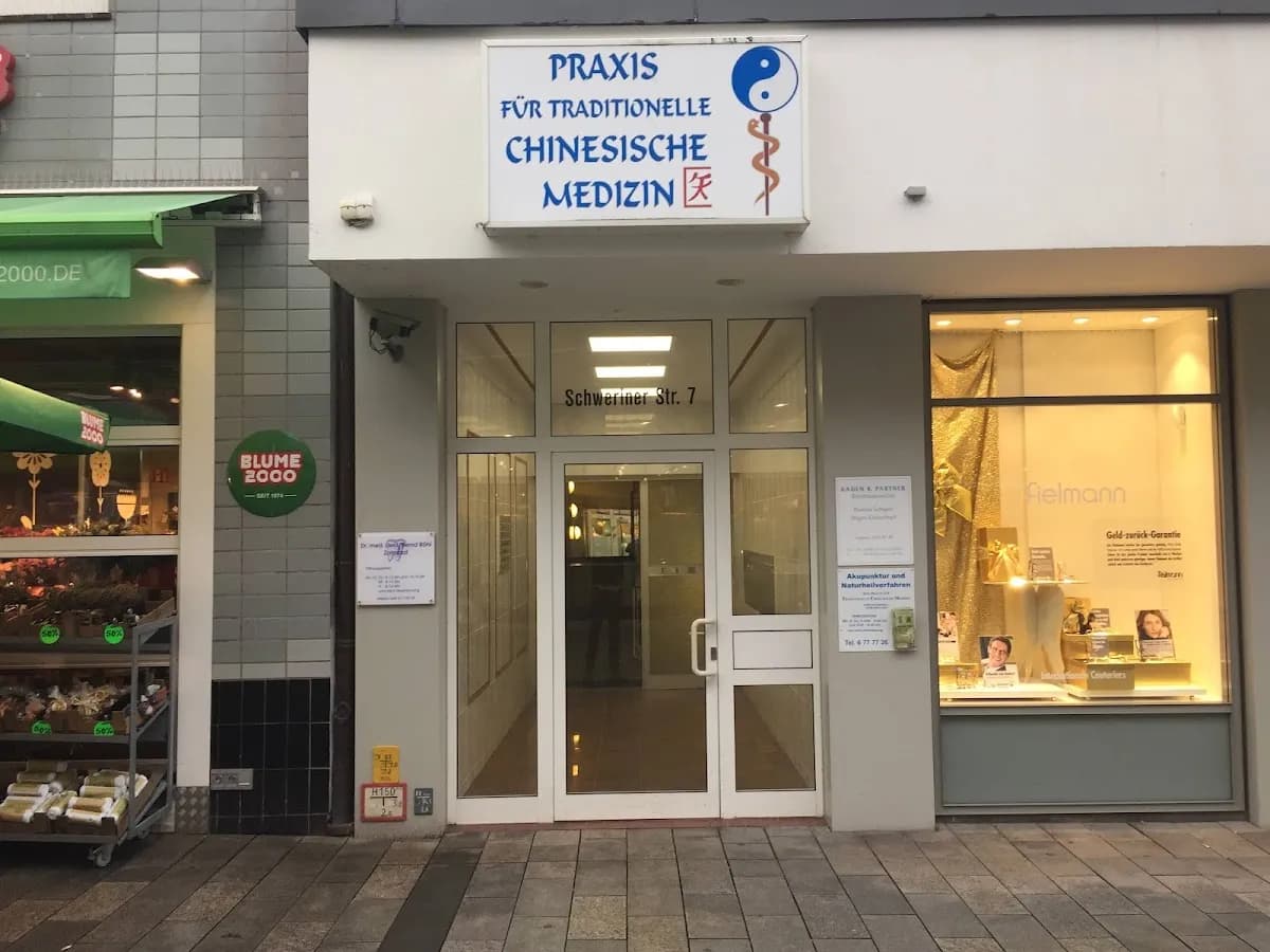 Dr. med. dent. Alexandra-Lily Röhl — Foto aus dem Google-Eintrag der Praxis