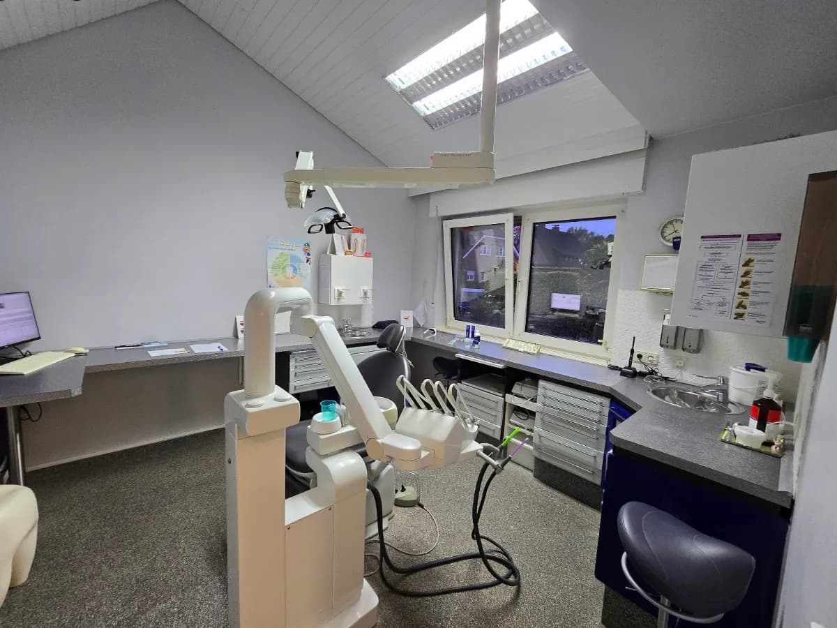 Dr. med. dent. Baris Yanik — Foto aus dem Google-Eintrag der Praxis