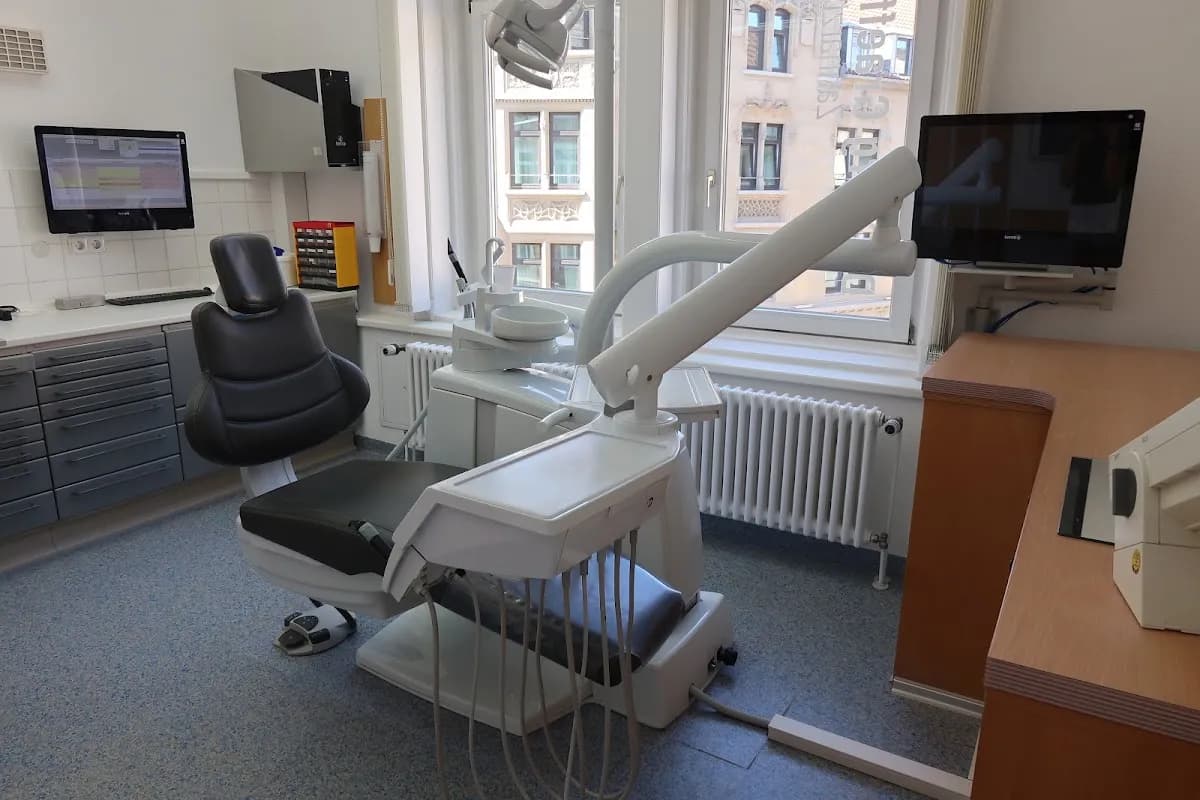 Dr. med. dent. Georg Graeff – Zahnarzt für Implantologie Stuttgart — Foto aus dem Google-Eintrag der Praxis