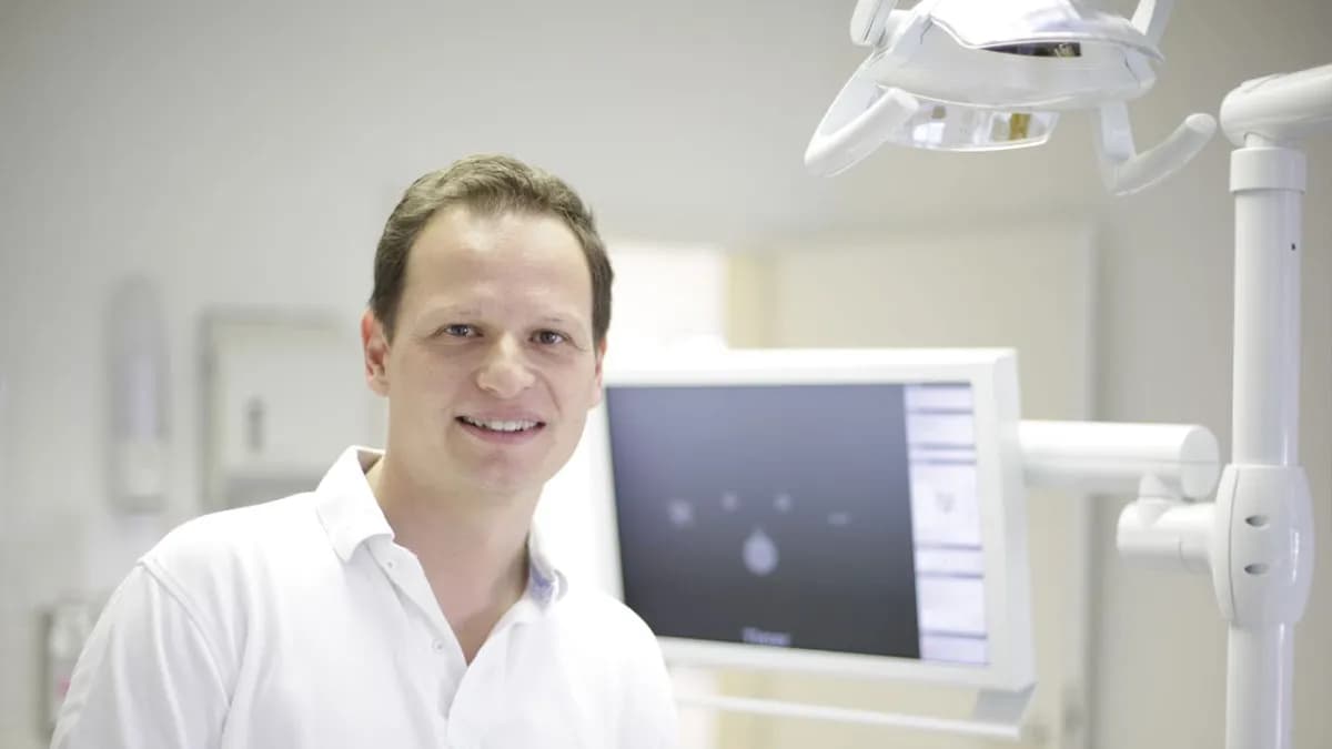 Dr. med. dent. Matei Apostolescu — Foto aus dem Google-Eintrag der Praxis
