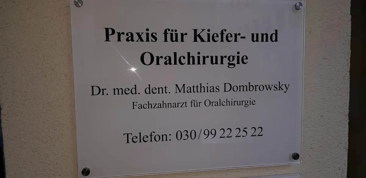 Dr. med. dent. Matthias Dombrowsky Fachzahnarzt für Oralchirurgie Oralchirurg und Zahnarzt Implantologie — Foto aus dem Google-Eintrag der Praxis