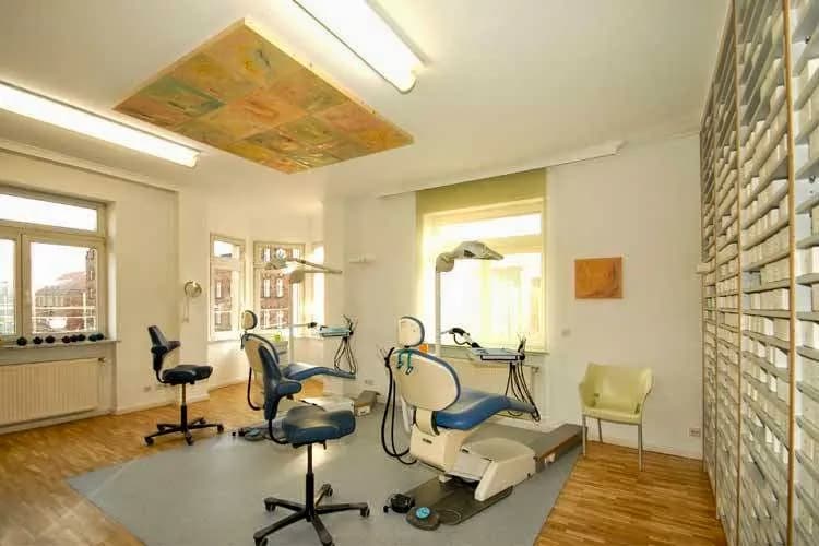 Dr. med. dent. Oliver Walde — Foto aus dem Google-Eintrag der Praxis
