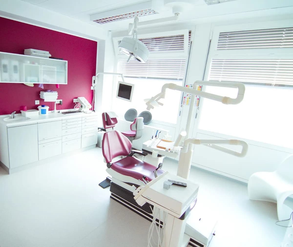 Dr. med. dent. Ozra Dousti — Foto aus dem Google-Eintrag der Praxis