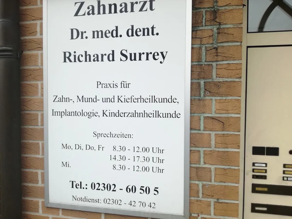 Dr. med. dent. Richard Surrey — Foto aus dem Google-Eintrag der Praxis