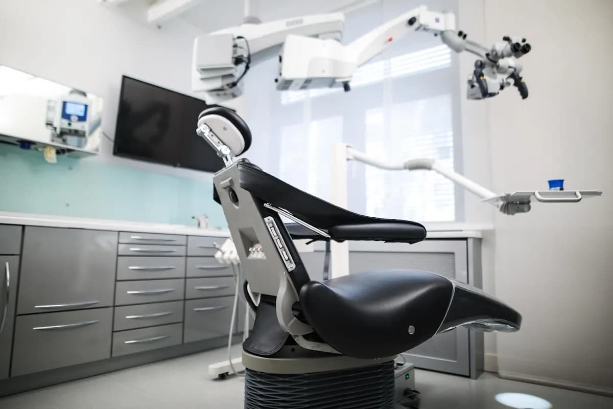 Dr. med. dent. Ulrich Carl Zahnarzt und Fachzahnarzt für Oralchirurgie — Foto aus dem Google-Eintrag der Praxis